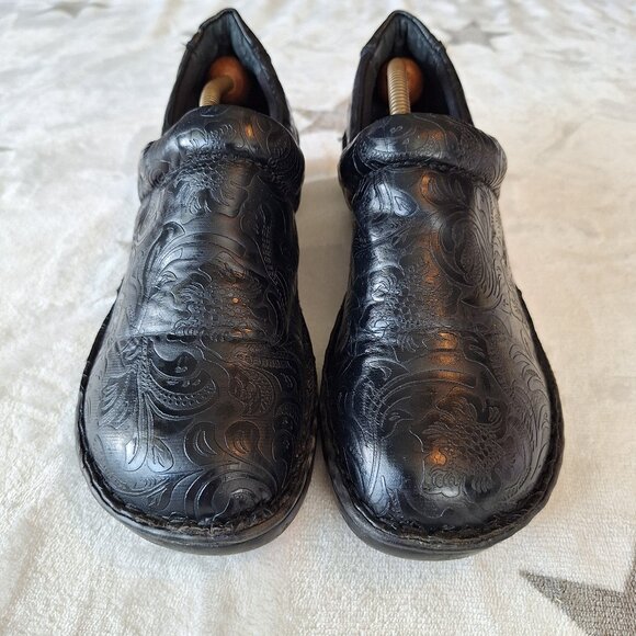 BOC Born Clogs Women's Size 10/42 Black Tooled Faux Leather Slip On Boho - Picture 1 of 13